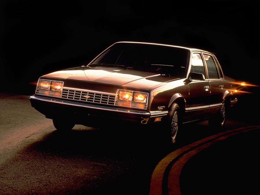  Chevrolet Celebrity Sedan (W19) 1982 года  (фото 12 из 13)